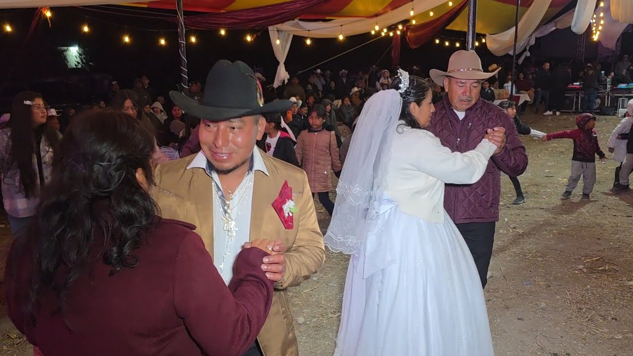 Vals Familiar de Bernardino y Flor En YERBABUENA, San Juan Mixtepec 