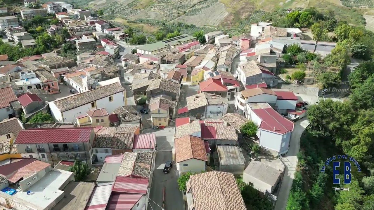 Girovolando il borgo di Marcedusa (CZ) Calabria - Italia Visto dal Drone