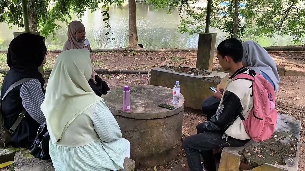 KEPEMIMPINAN YANG CEROBOH MEMAKSAKAN KEPENTINGAN LAIN DARI PADA NILAI KULIAH