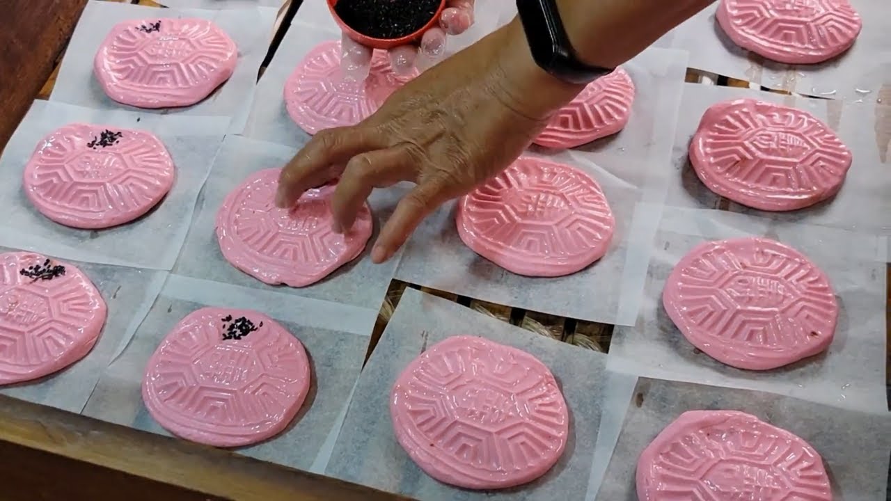 Торт с красной черепахой, рисовый торт с травами/紅龜粿,草仔粿製作- Тайваньская уличная еда