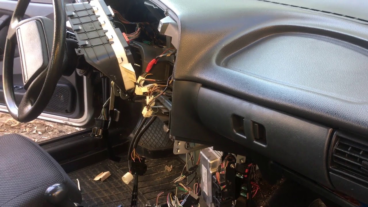 Lada avtomobilinde pecin radiatorunun deyisilmesi Samir Usta