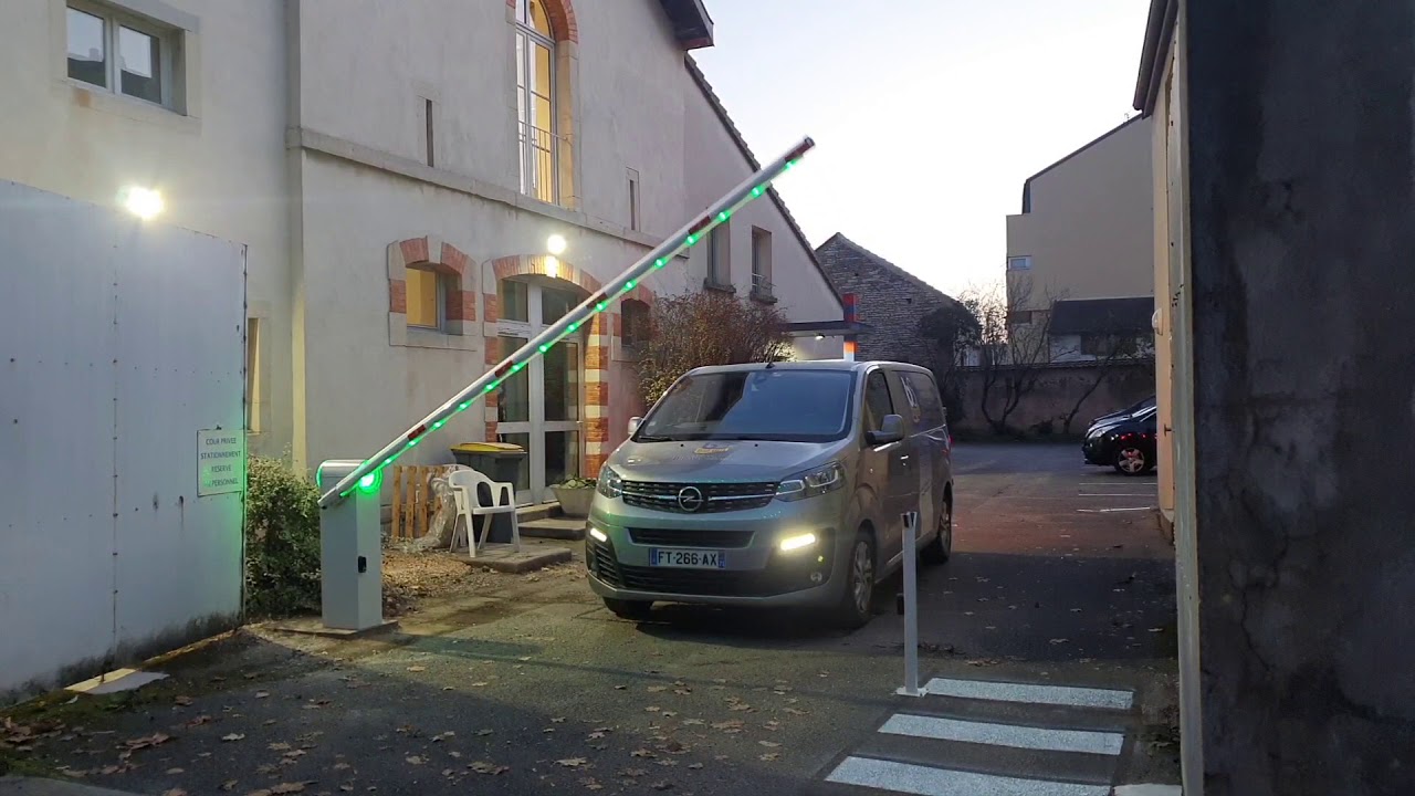 barri&egrave;re levante key automation avec LED signalisation