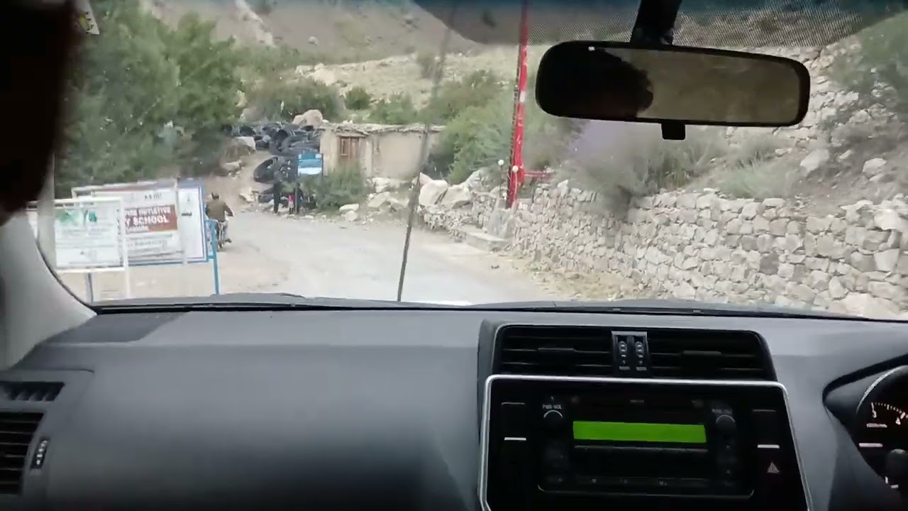 The beauty of mountain roads in Skardu, Pakistan / Красота горных дорог в Скарду, север Пакистана