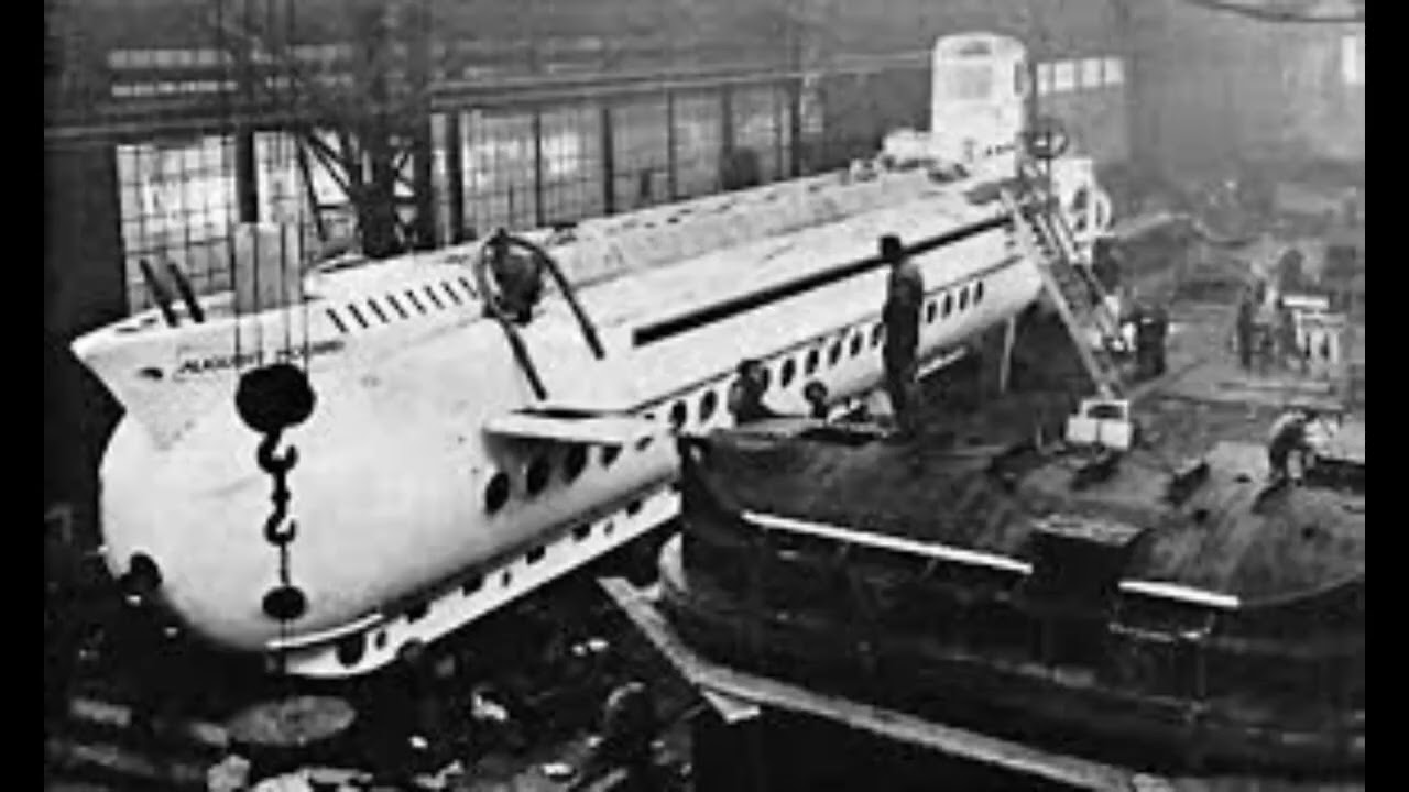 62 года назад   Спущен на воду первый в мире туристический подводный аппарат