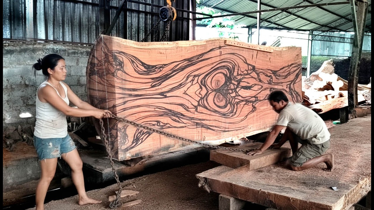 THIS WOOD IS NOT FOR EVERYONE‼️The Intense Sawing of Rare Trembesi Root Wood for High End Antique Fu