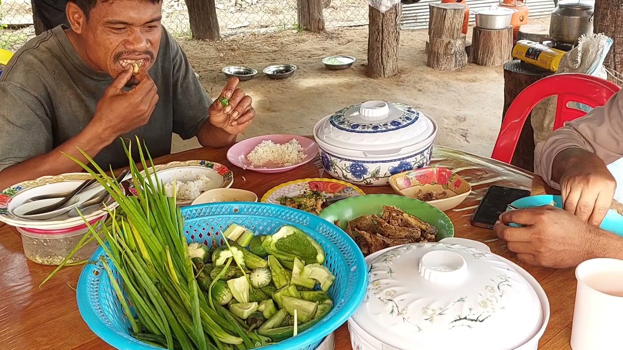 បុកអំបិលម្ជូរក្រសាំងម្ហូបពេលព្រឹក