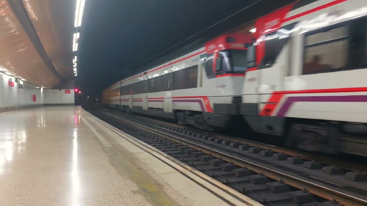 Cercan&iacute;as Madrid | Renfe 446 saliendo de Embajadores