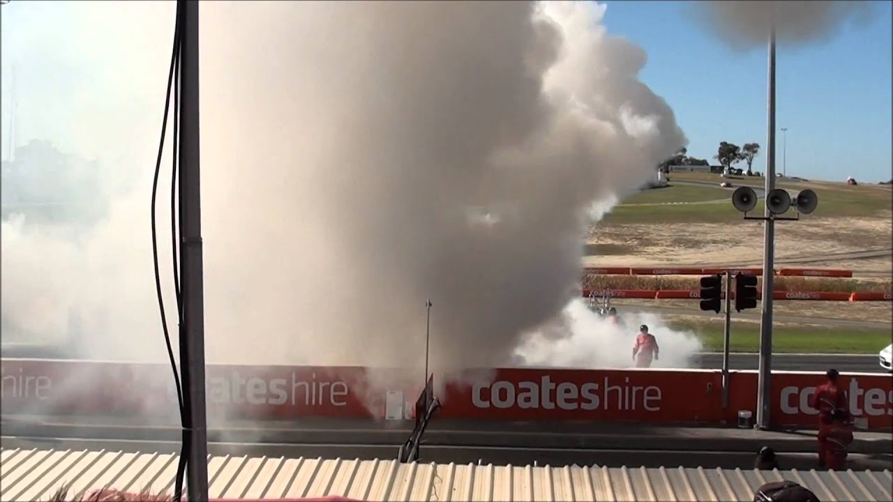 V8 Supercar Crash at Barbagallo 2011