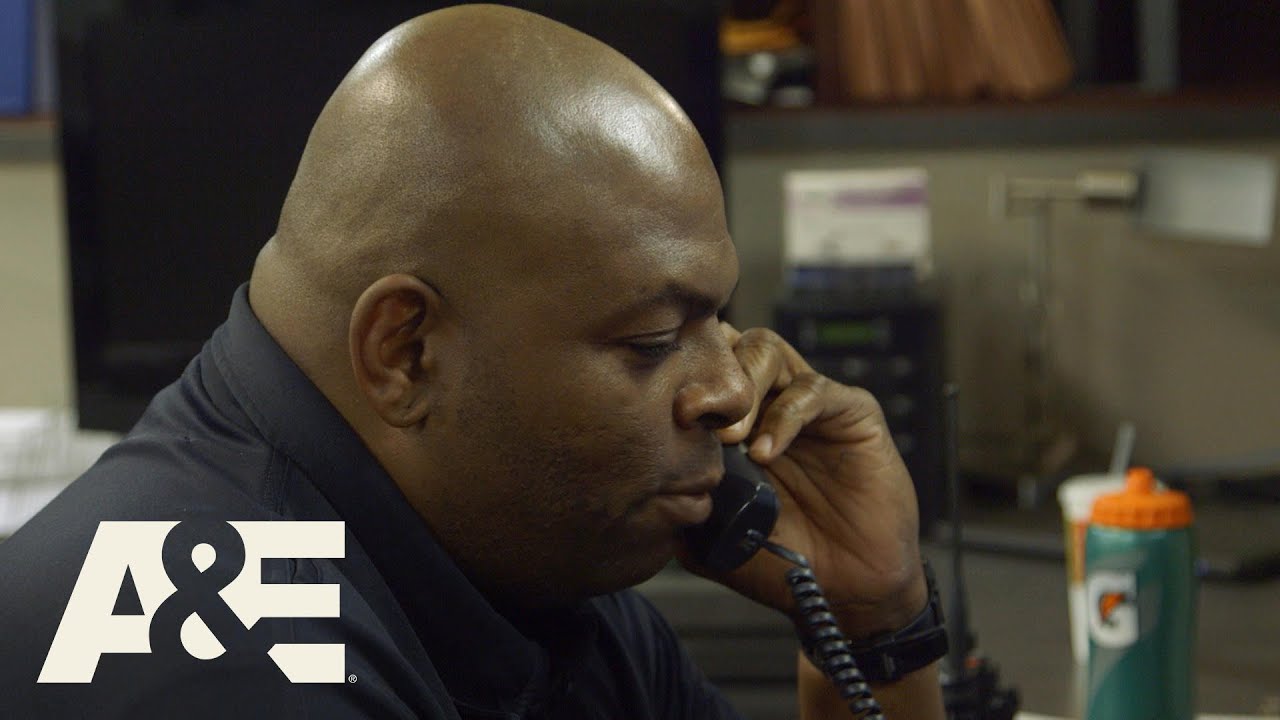 The First 48: Interviewing Victim's Neighbor to ID Person of Interest | A&E