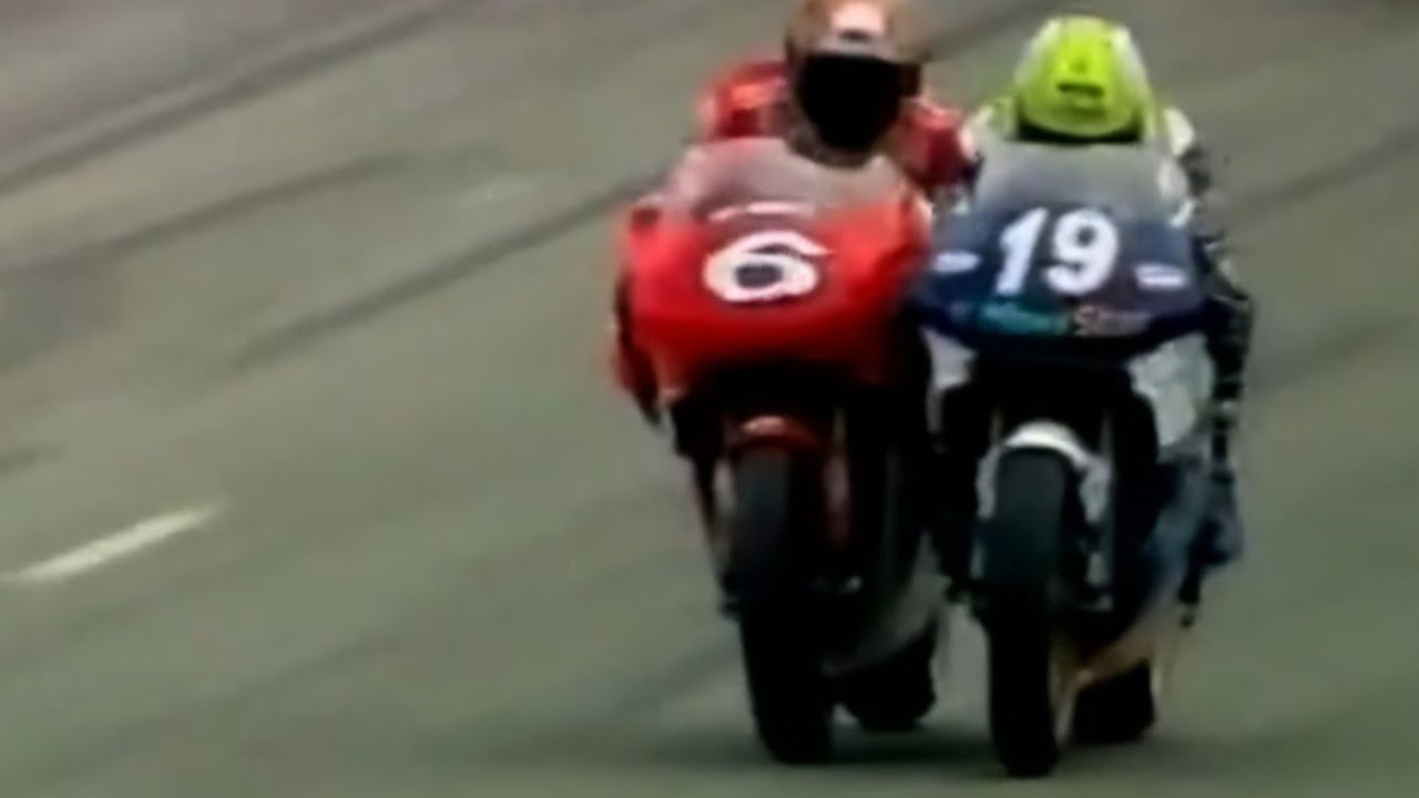 Biaggi elbows Kocinsky on #nsr500