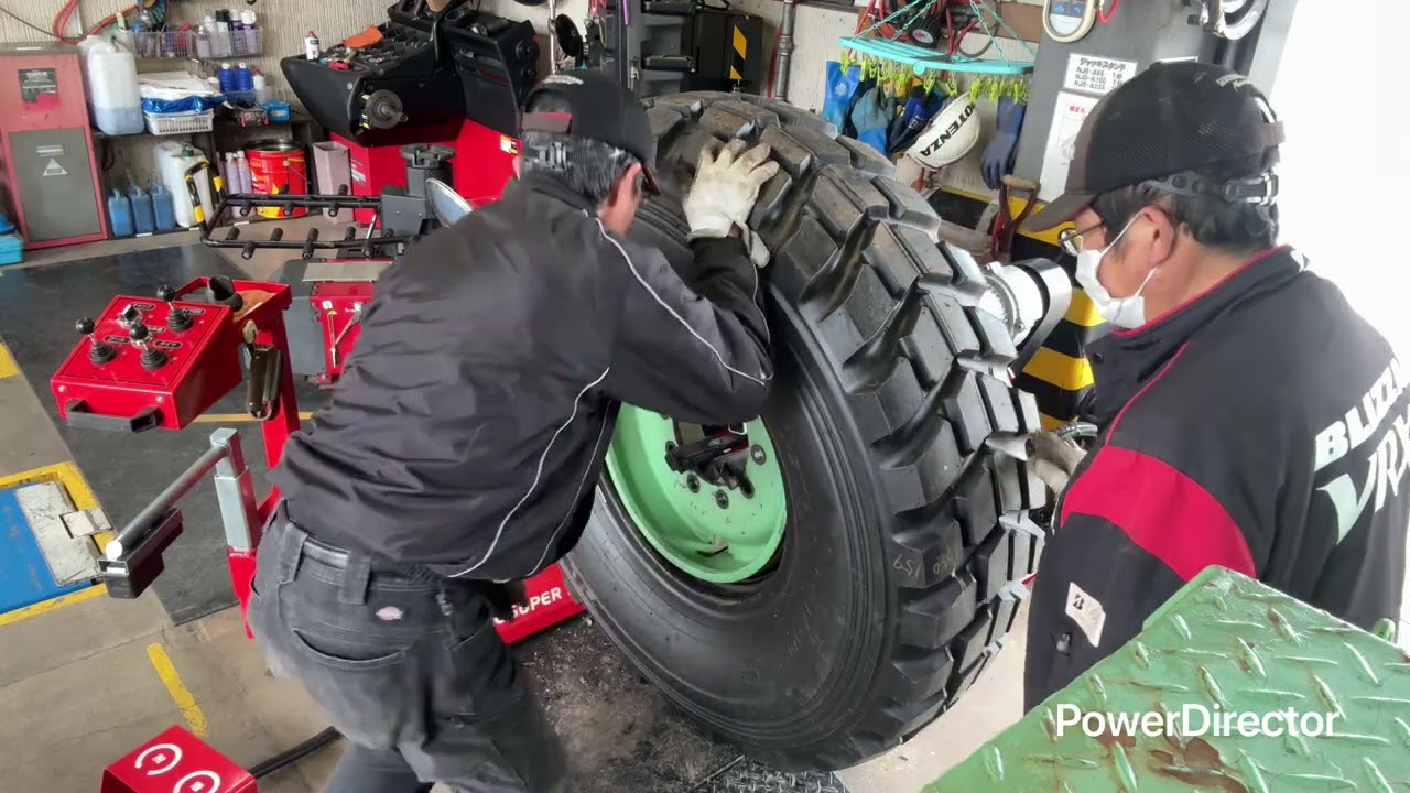 モーターグレーダー　春☘️のタイヤ交換作業　ブリヂストン ラジアルVKT 1400R24☆ 2025.4.15