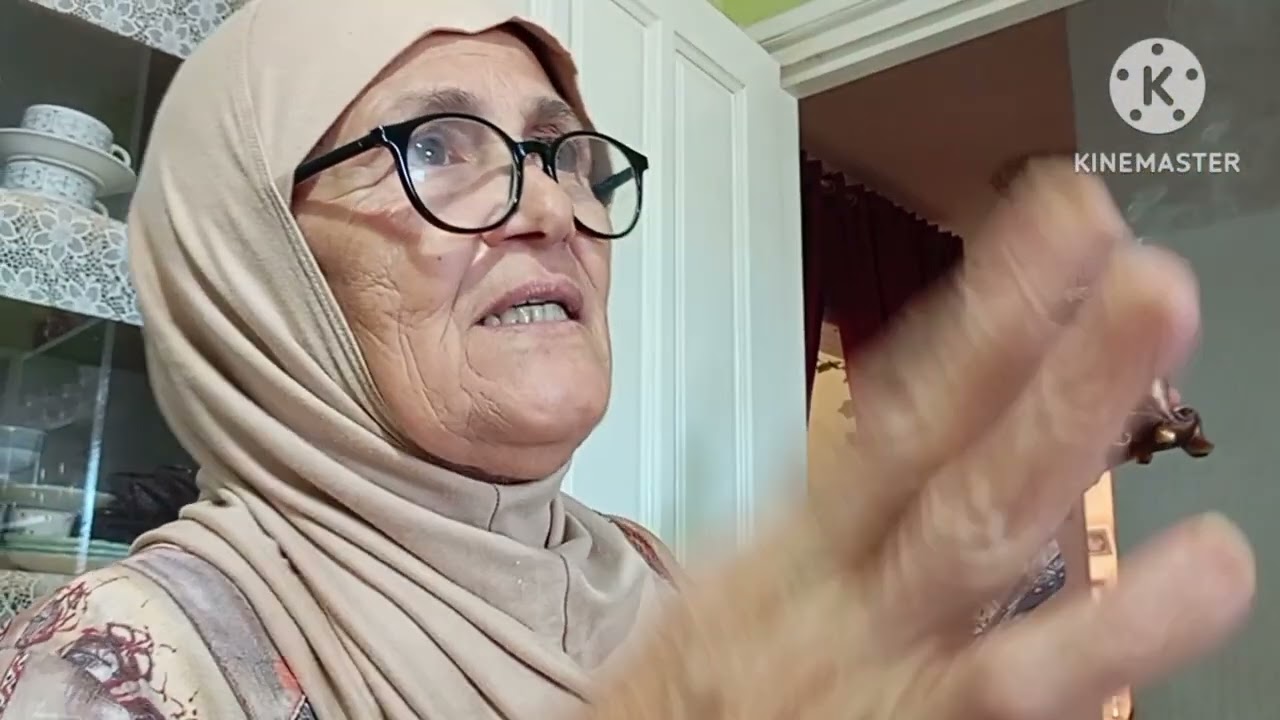 طيبت كسكسي بالخضرة في الفخار وعلى الكانون 😅😅وعملت دورة في عزيزة 🍴🥄🍶🫖☕وشكرا لمتتبعاتي العزاز ❤