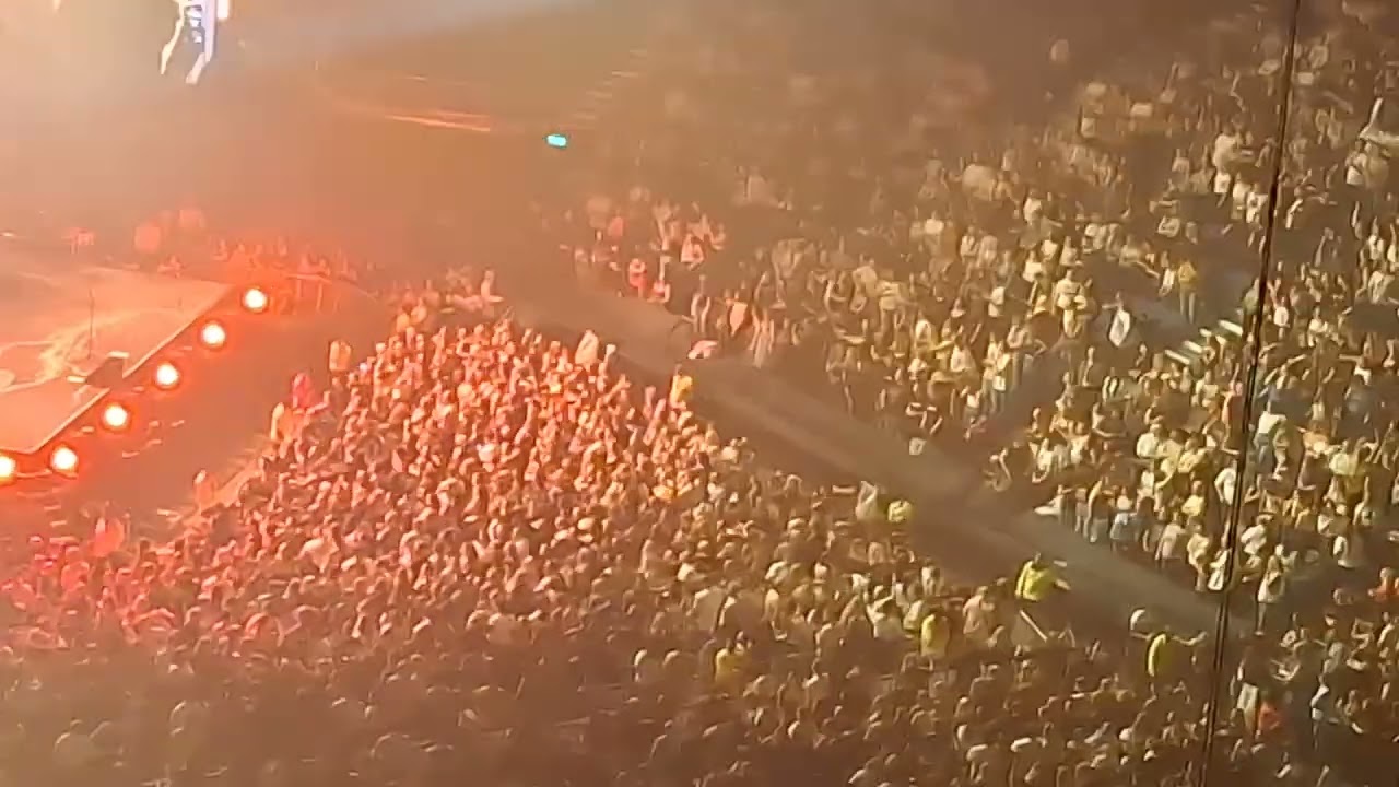 Busted VS McFly - Hate Your Guts (Dougie & Matt Banter) (Live From The O2, 20/9/25)