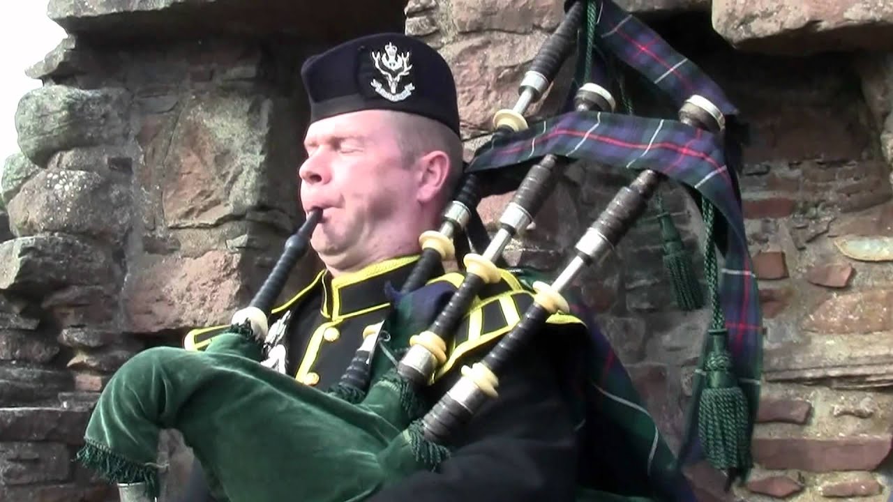 Bagpipe at Urquhart Castle , Loch Ness !