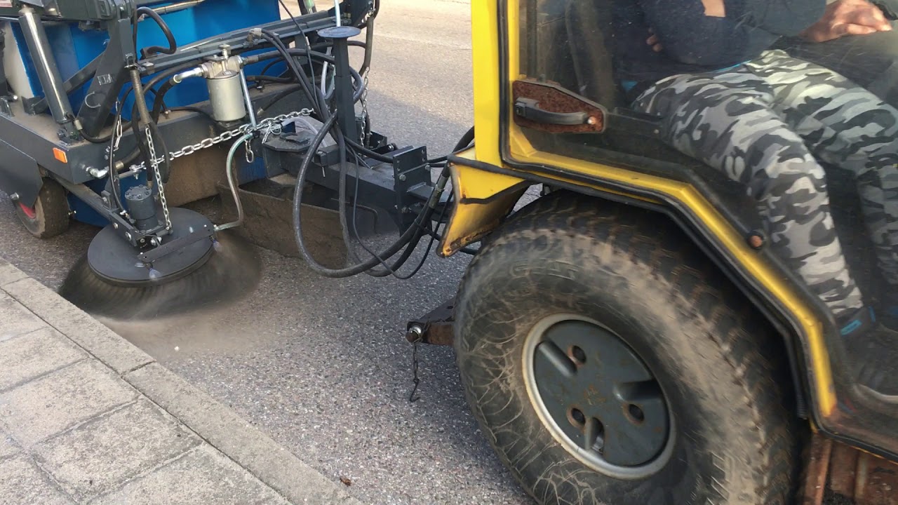 Zamiatarka Siringe LS 500 i traktorek Schanzlin 504