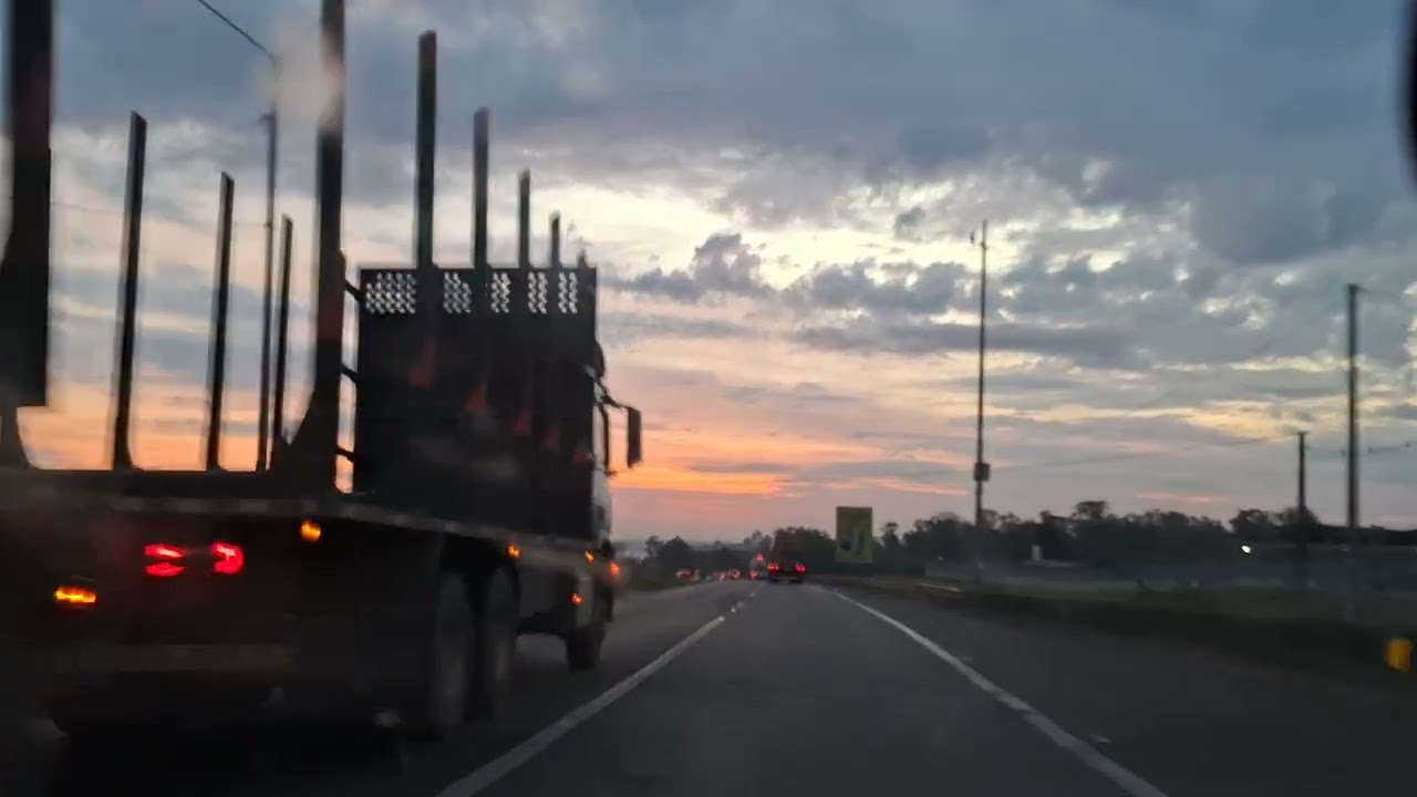 Atenção pra este vídeo estou saindo da Fazenda Rio Grande entrada dá BR 116 no posto de gasolina 