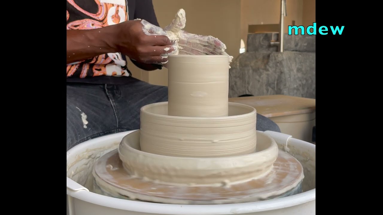 THROWING A FOUNTAIN AND A FISH TANK WITH CLAY ON A POTTERY WHEEL (ART & CULTURE/ POTTERY&CERAMICS)