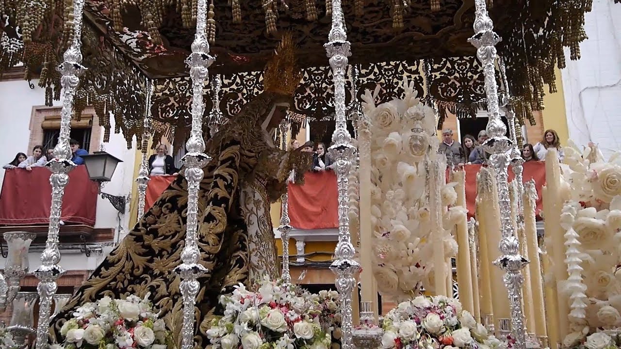 La Madrugá 2019 en Sevilla - Entrada de Nstra. Sra. de la Esperanza (Hdad. Esperanza de Triana).