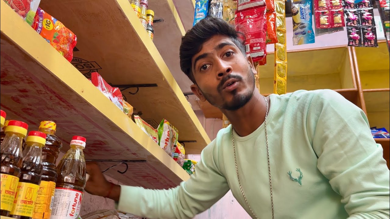 সারাদিন দোকানের কাজ শেষে মায়ের হাতের জমিয়ে দুপুরের ভোজন