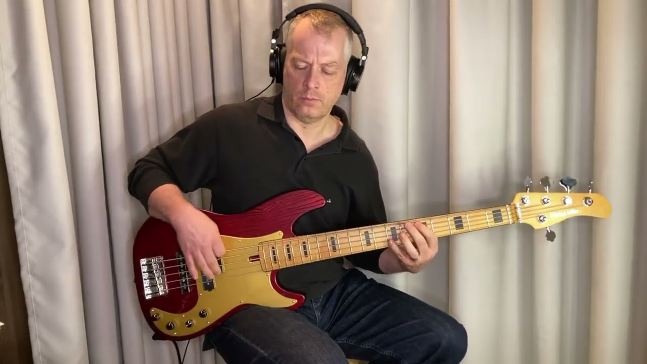LAURA BRANIGAN - Gloria - Bass cover