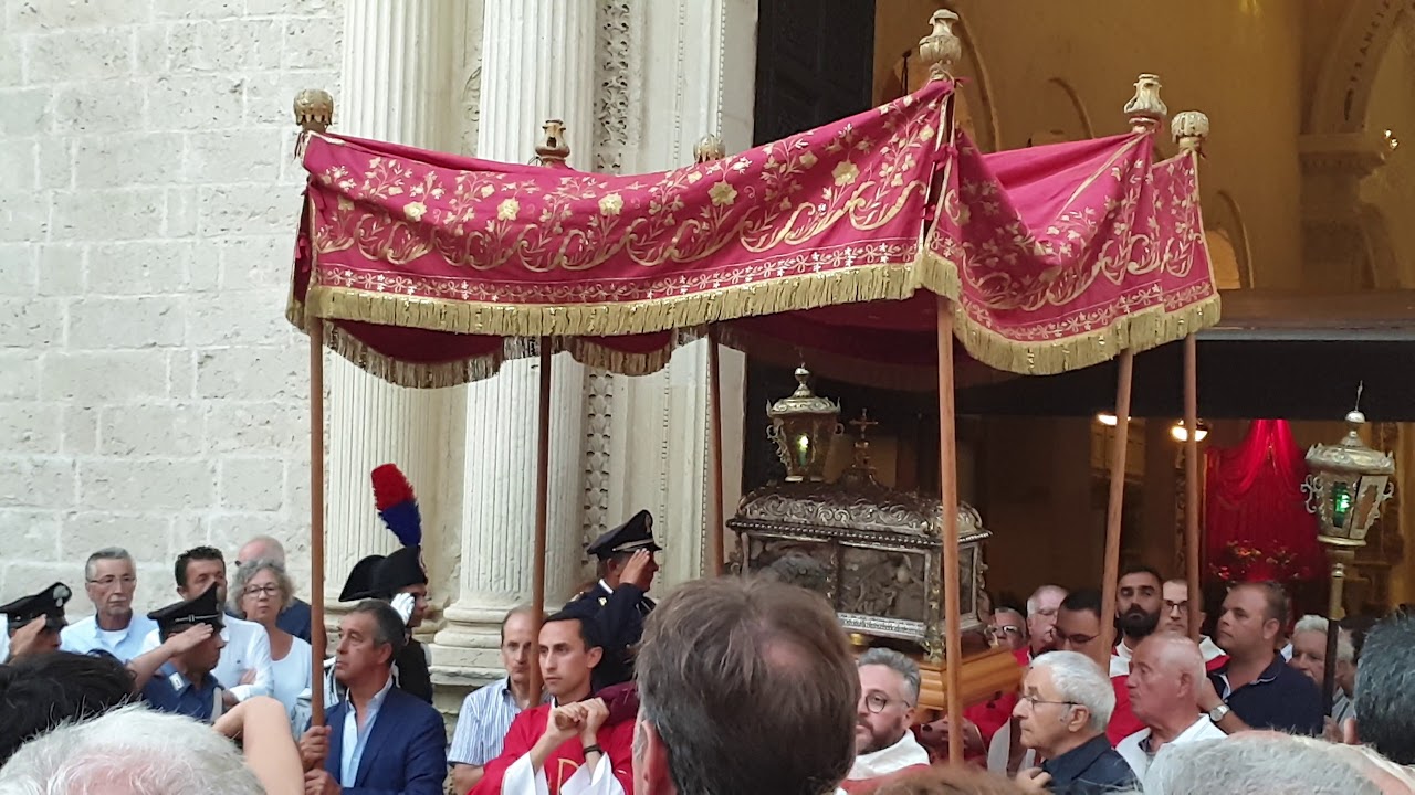 Uscita della Processione dei Santi Martiri d'Otranto dalla Basilica Cattedrale anno 2019