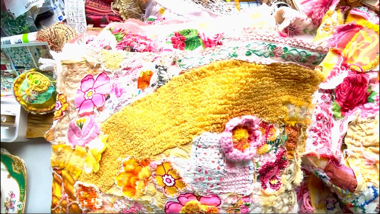 #slowstitching | What's in my Green Door Studio Bag? | Textile Collage | Needle Book