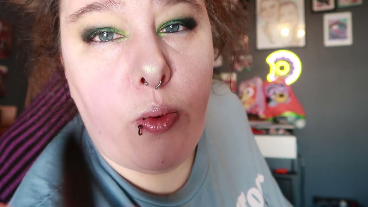 No Talking ASMR Giving You A Cute Make-Up
