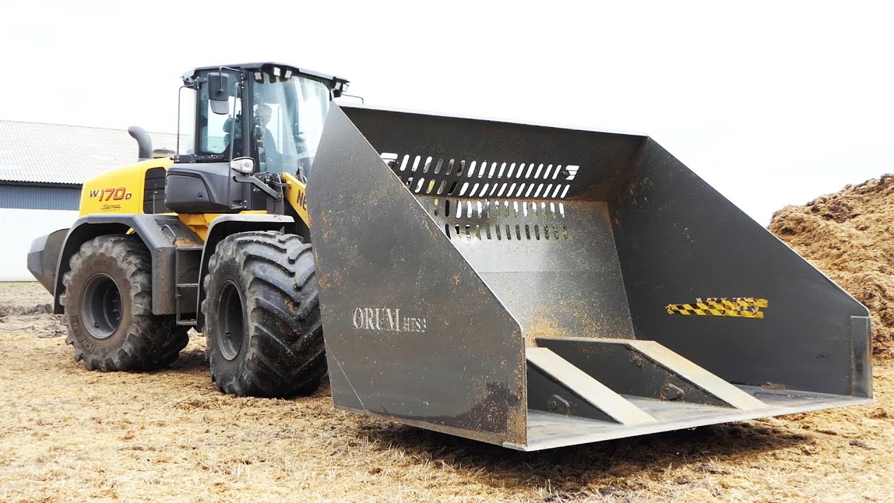 New Holland W170D w/ HUGE Bucket on loading chopped chaff for Biogas Plant | Holds 9.5 Cubic Meters