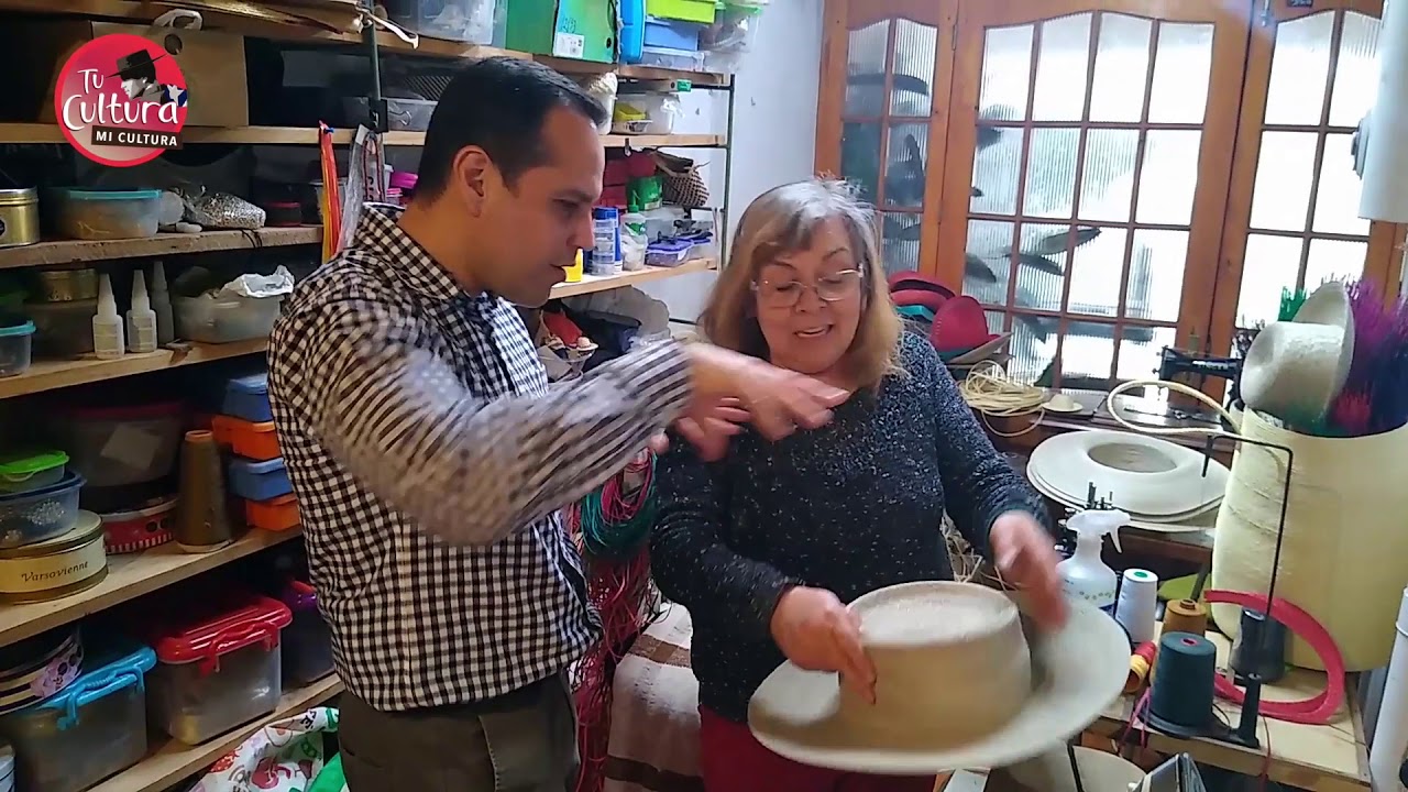 Artesana en chupalla en paja de trigo y teatina Segunda Parte y final.-
