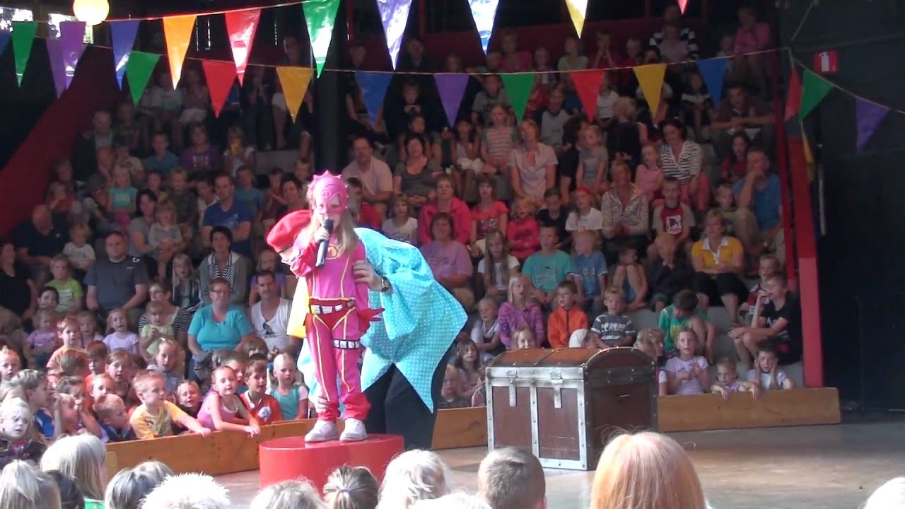 beerze bulten 2009 isabel als mega mindy bij aart