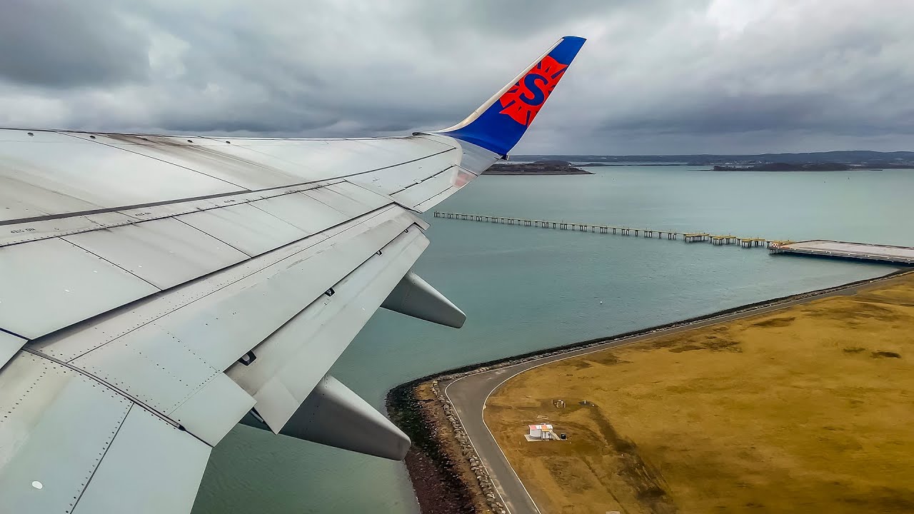 Sun Country 737-800 takeoff from BOS (runway 9)