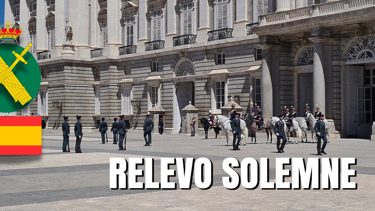 La Guardia Civil participa en el Relevo Solemne de la Guardia Real en el Palacio Real de Madrid