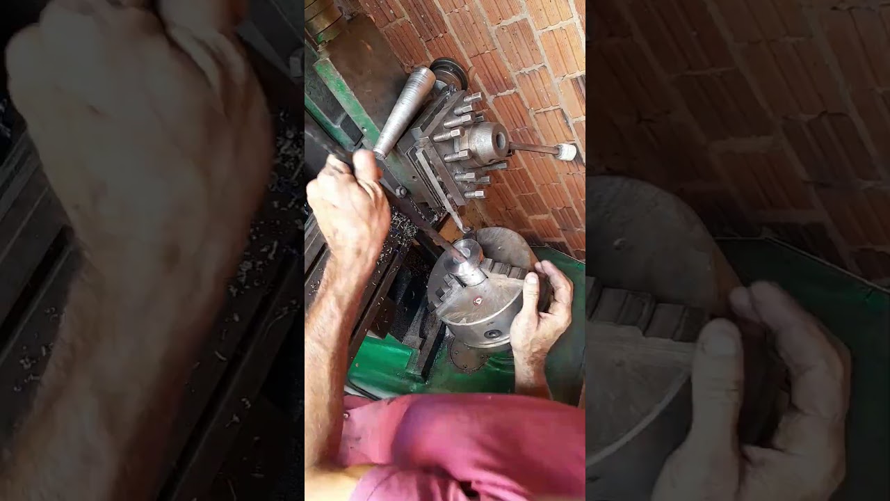 Torneiro raiz fazendo a pe&ccedil;a na solda e no torno mec&acirc;nico