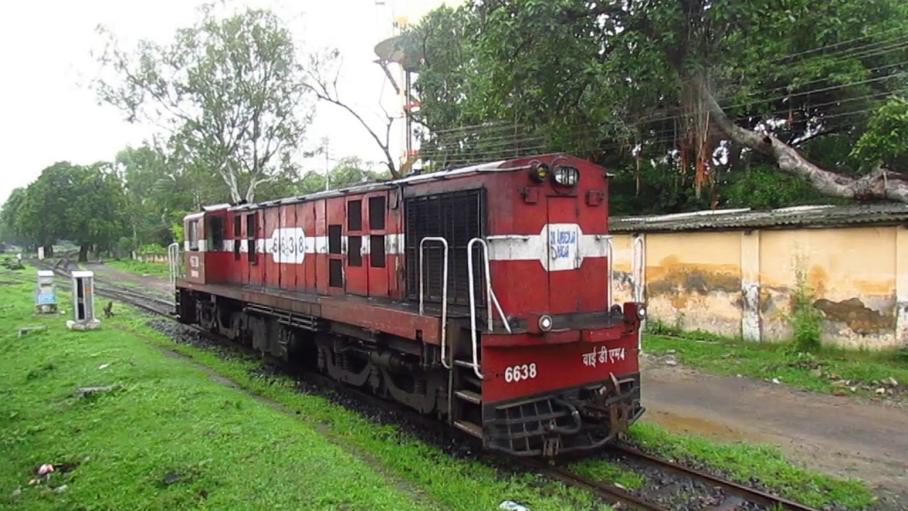 Meter Gauge train departs Dr Ambedkar Nagar (MHOW) on a rainy morning!