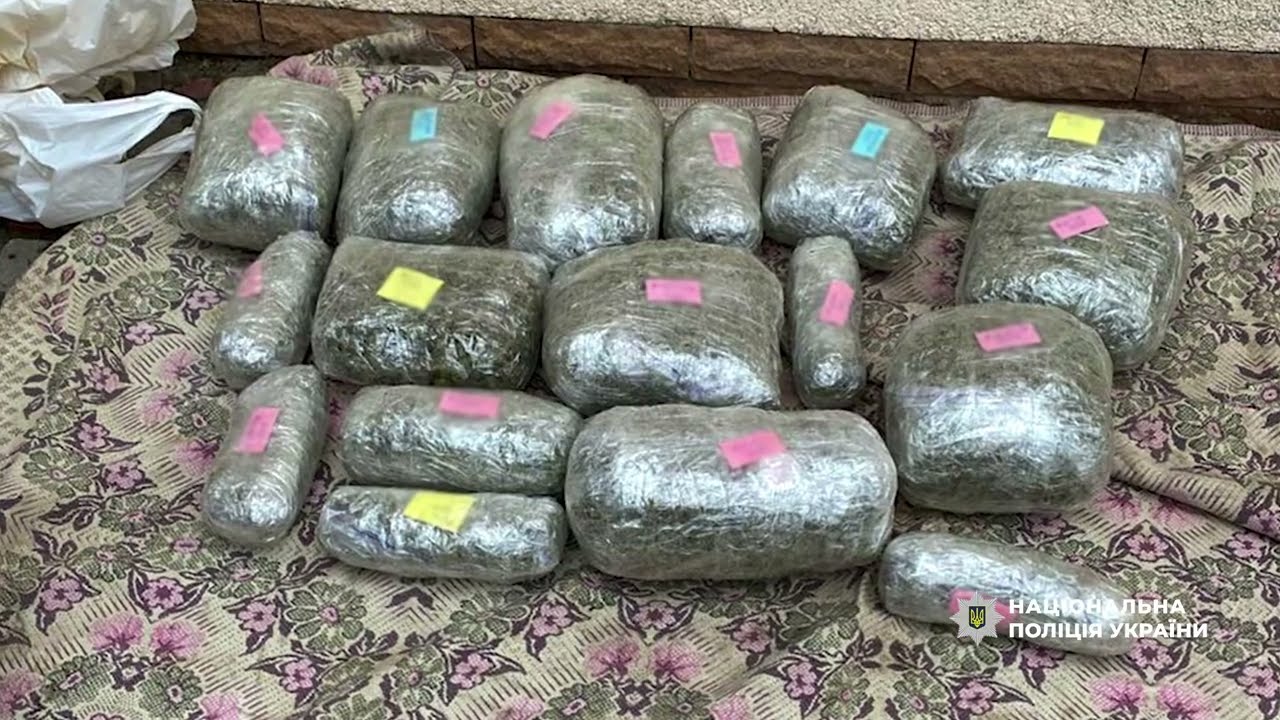 Промислові обсяги і сучасні технології: на Черкащині Нацполіція припинила діяльність наркозбувачів