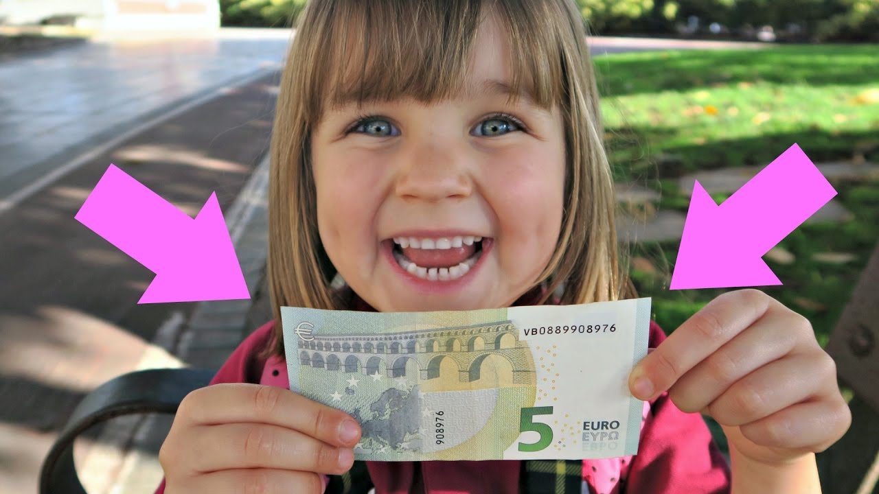 WHAT WILL SHE BUY WITH &euro;5? | Family Fizz