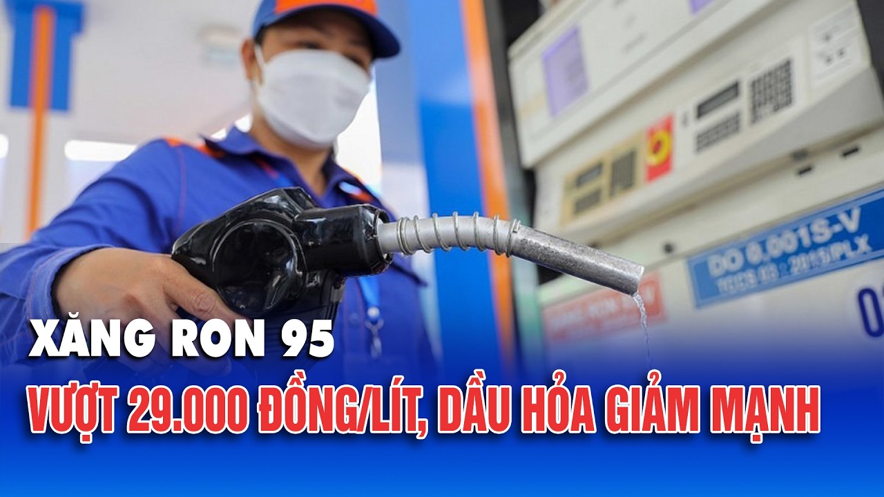 Xăng RON 95 vượt 29.000 đồng/lít, dầu hỏa giảm mạnh