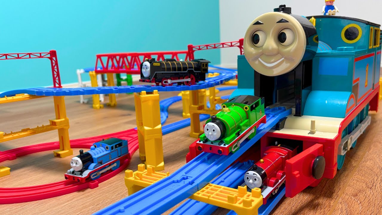 Plarail: Thomas and Friends run together happily!
