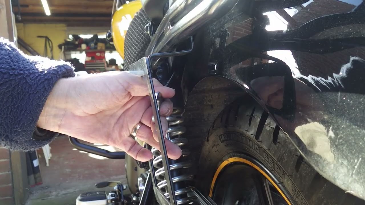 Royal Enfield Meteor 350 , new rear shocks.#royalenfield #royalenfieldmeteor350 #custombike