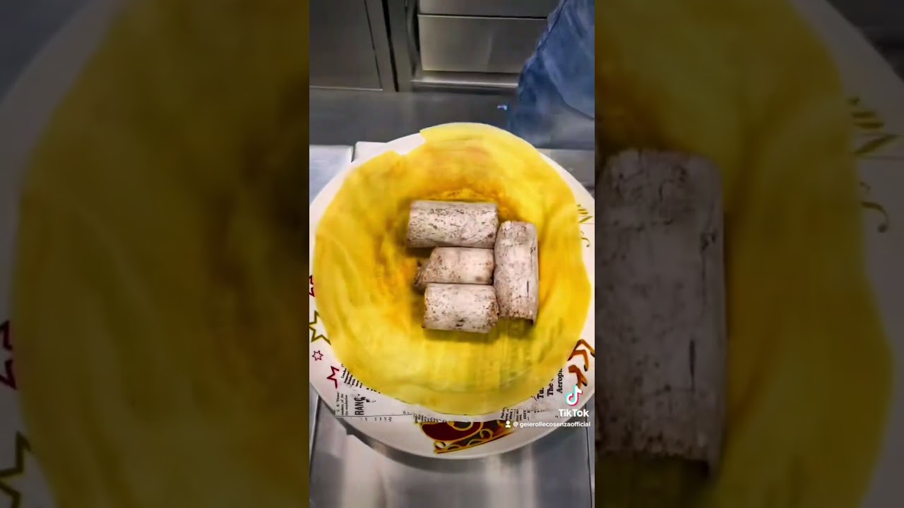 La crepe con Gelato Arrotolato (IceRoll) - Via Piave 25,Cosenza #iceroll #food #calabria #cosenza