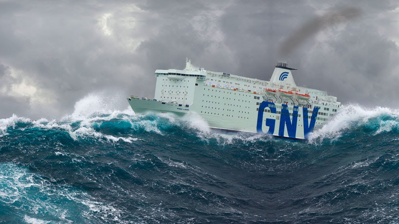 GNV Atlas affronta il mare in tempesta tra Tangeri e Sète
