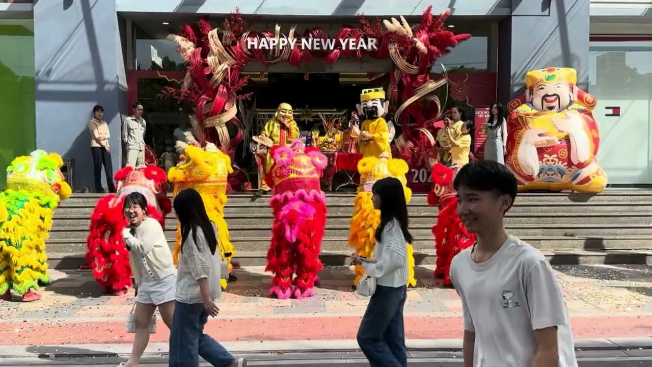 Múa lân mừng năm mới - Vincom