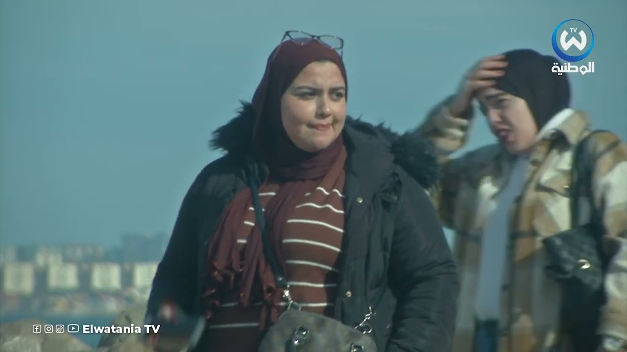 في مشهد مؤثر😭.. حزن وبكاء شديد هاذي الفتاة ماقدرتش تقول للأم وليدك مـ.ات حراق في لبحر😢