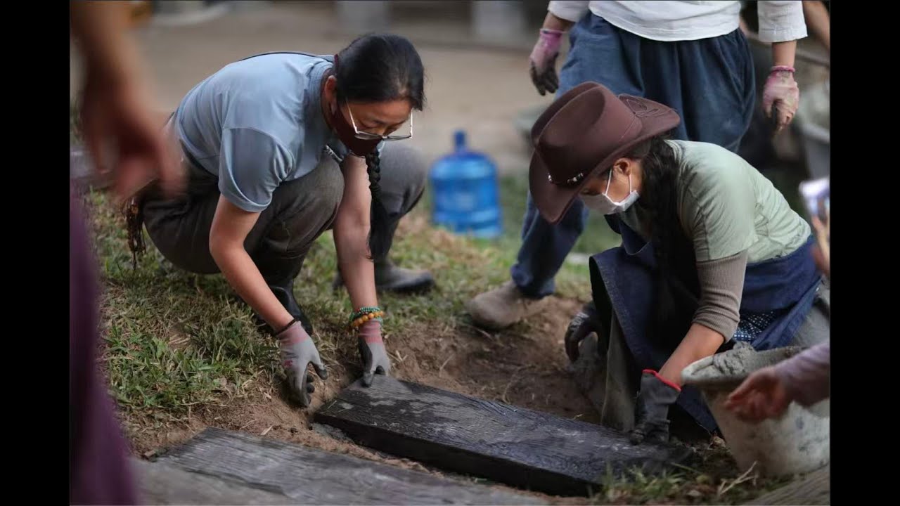 A path to liberation, built with our own hands 親手鋪就一條解脫之路
