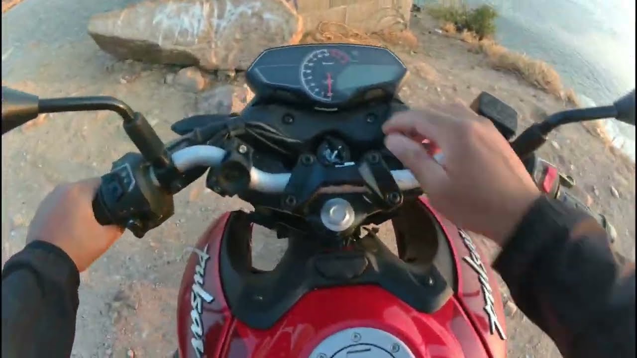 Dando el segundo  rol en las cálles de #salinacruz @juan-es #corsol #biker #pulsarn250