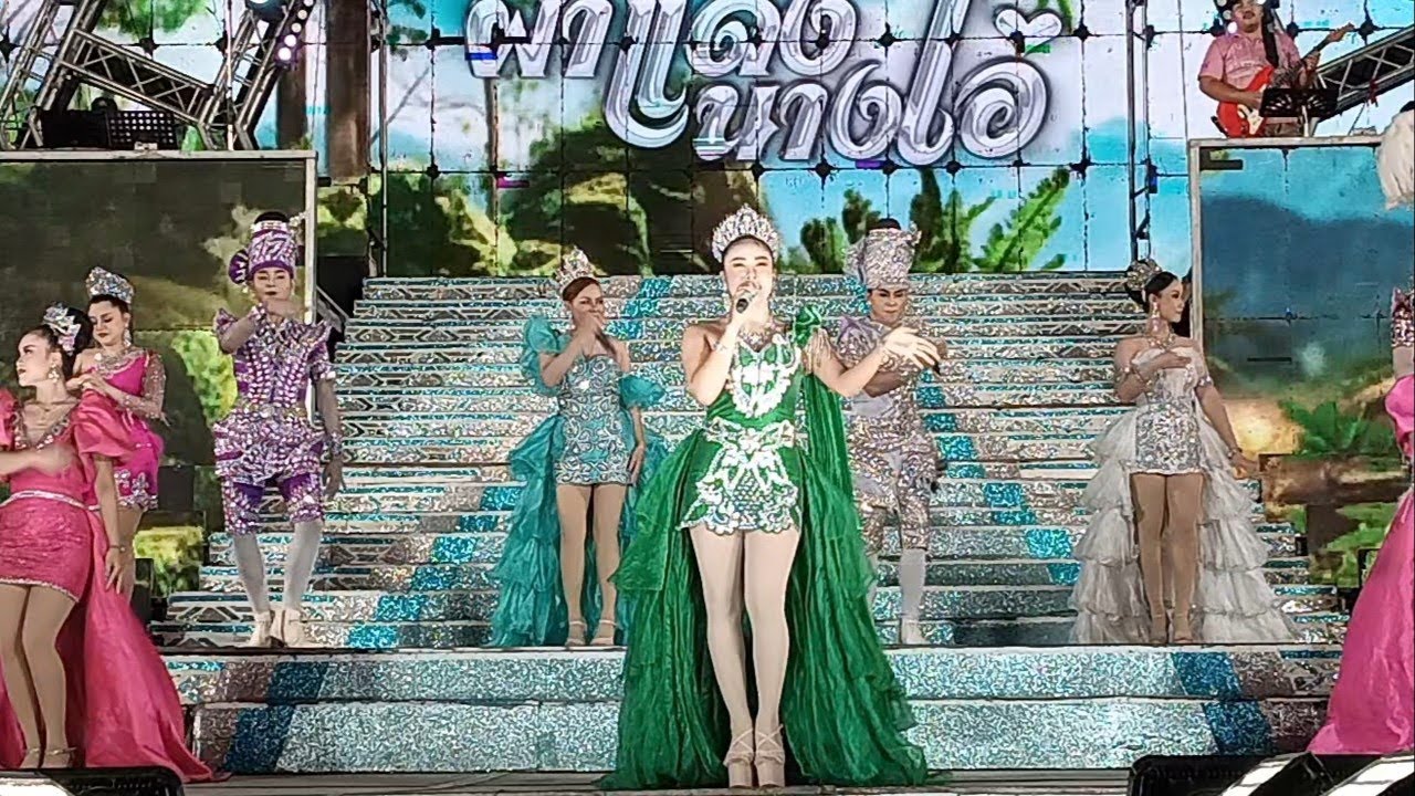 คอนเสิร์ตช่วงแรกเปิดตัวศิลปินหนุ่มหล่อสาวสวยมีแต่คนเสียงดีๆ#สาวน้อยเพชรบ้านแพง
