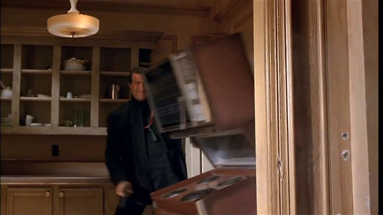 Steven Seagal - Shootout - The Glimmer Man (1996)