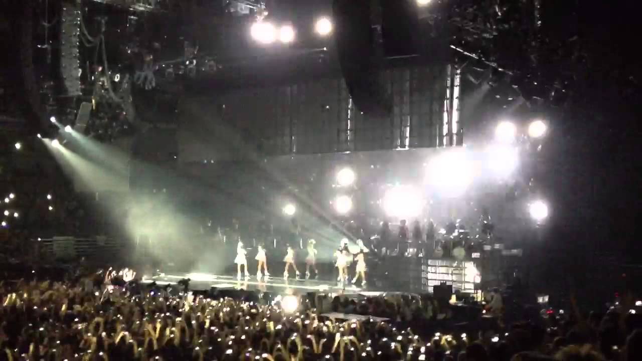 Beyoncé - The Opening of Mrs.Carter Show (Belgrade,Serbia)