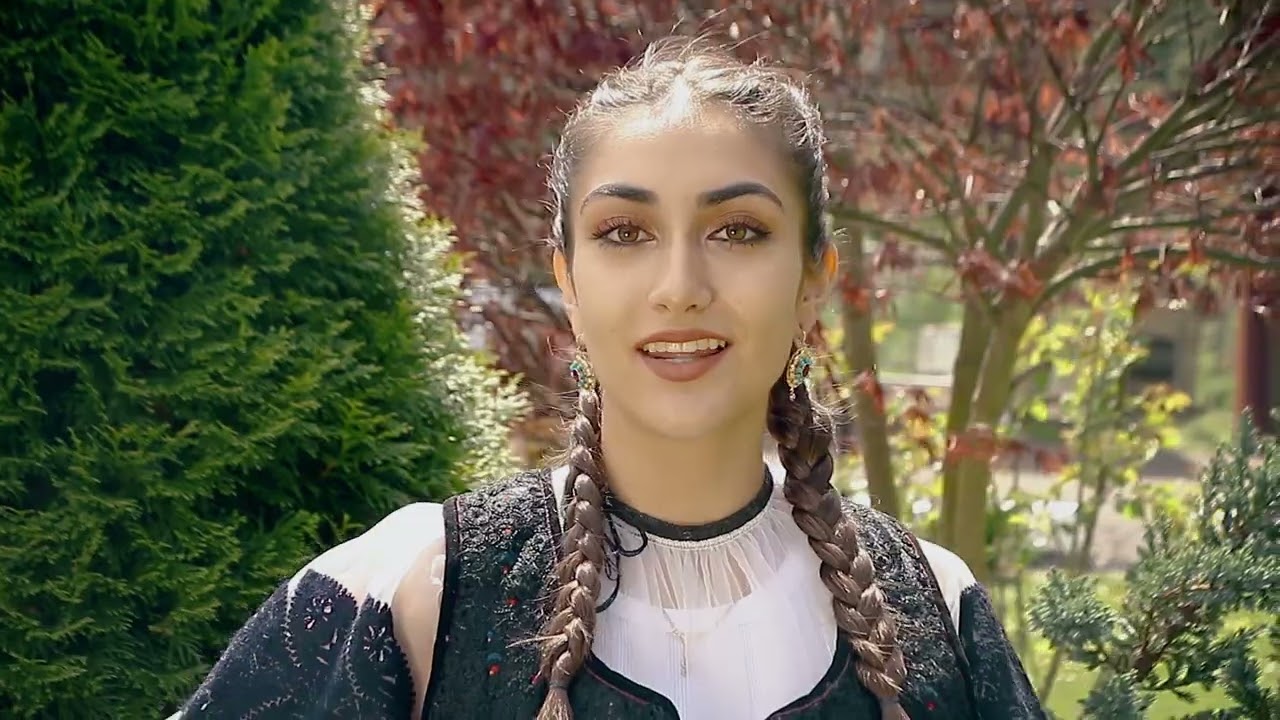 Maria Roxana Alb - Frunză verde de frăgar
