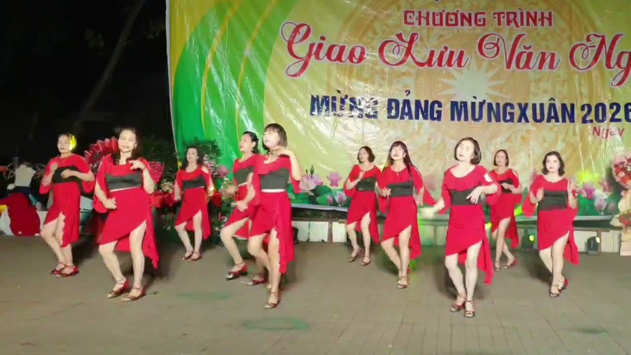 Câu lạc bộ hoa dừa, với đội Yên Đức chợ Đụn tiết mục Ngọn Lửa Trong Đêm.